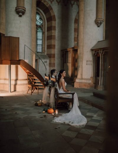 Mila Bloom - Deko & Blumen mit Woweffekt - Hochzeit in der Brüderkirche Kassel - Bohoglam und Autumn Vibes - Dekoration in der Kirche